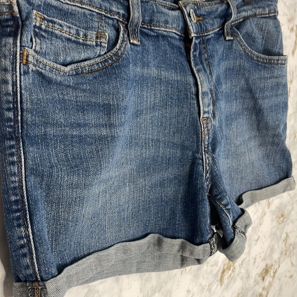 Levi’s Roll Up Shorts l SIZE 29 - Picture 3 of 11
